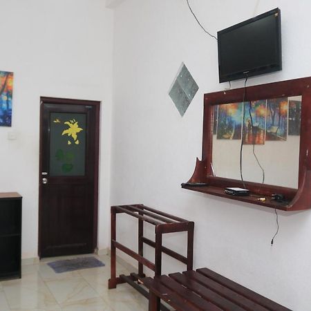 Bevary City Hotel Anuradhapura Buitenkant foto