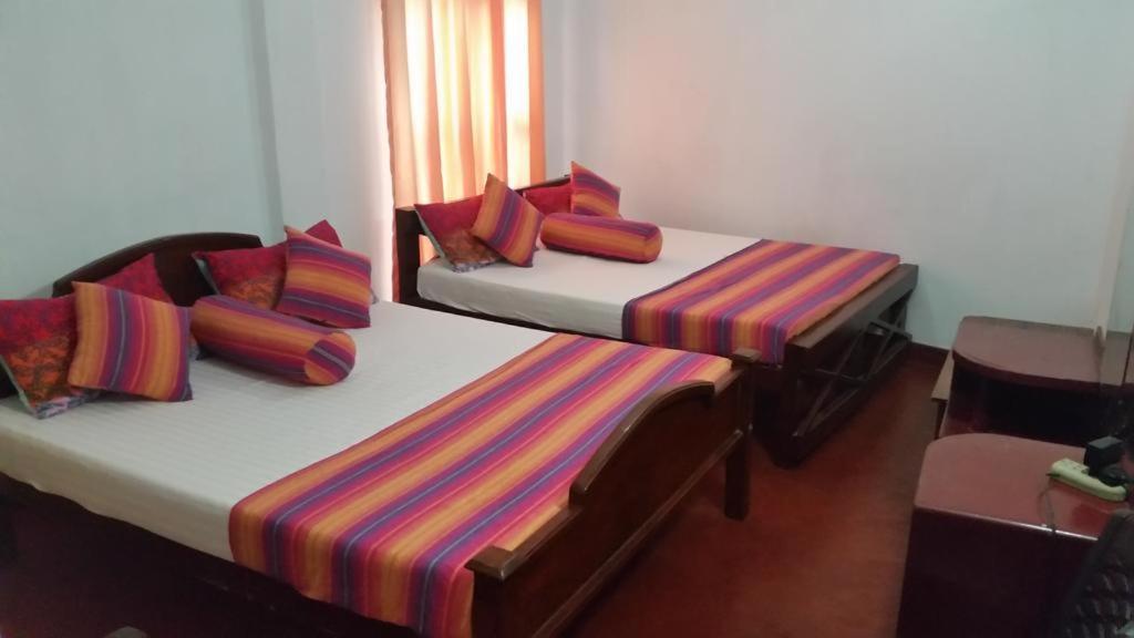 Bevary City Hotel Anuradhapura Buitenkant foto