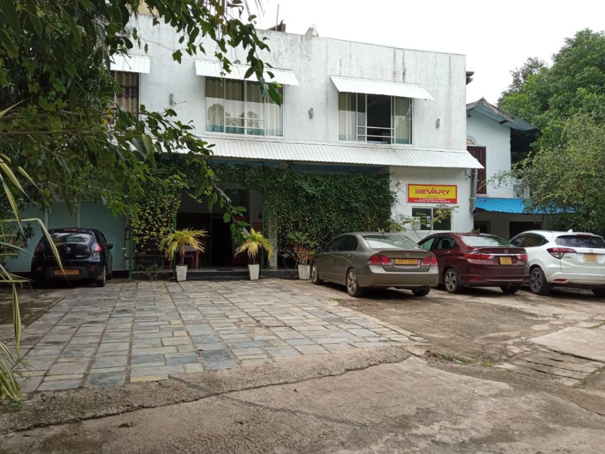 Bevary City Hotel Anuradhapura Buitenkant foto