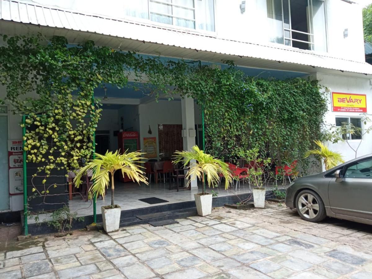 Bevary City Hotel Anuradhapura Buitenkant foto