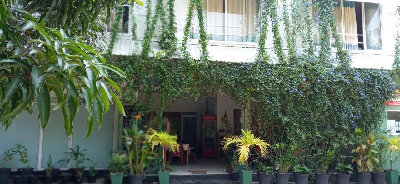 Bevary City Hotel Anuradhapura Buitenkant foto