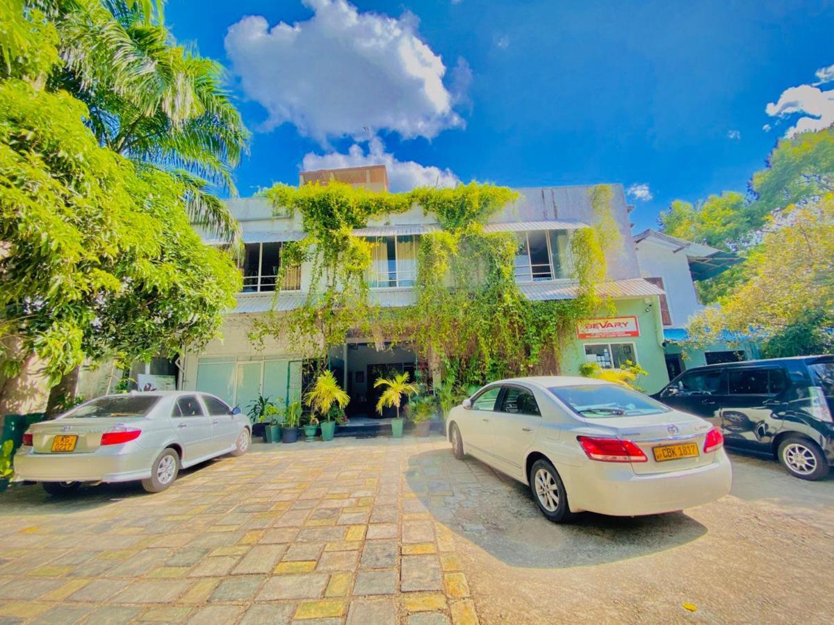 Bevary City Hotel Anuradhapura Buitenkant foto