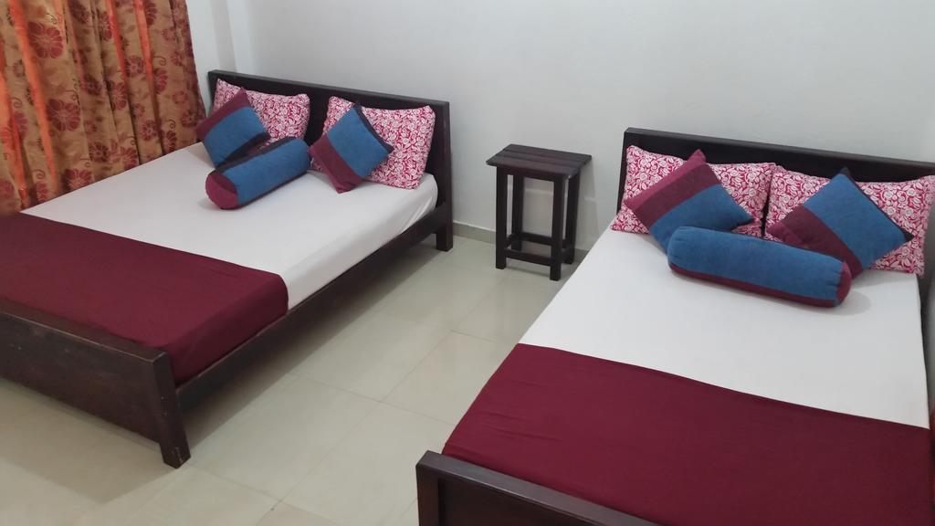 Bevary City Hotel Anuradhapura Buitenkant foto