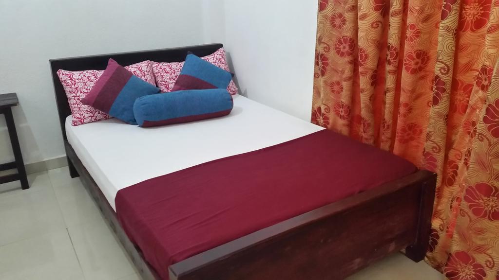 Bevary City Hotel Anuradhapura Buitenkant foto