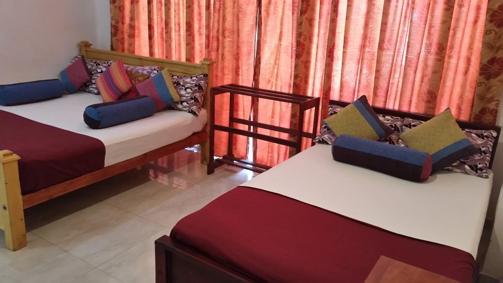 Bevary City Hotel Anuradhapura Buitenkant foto