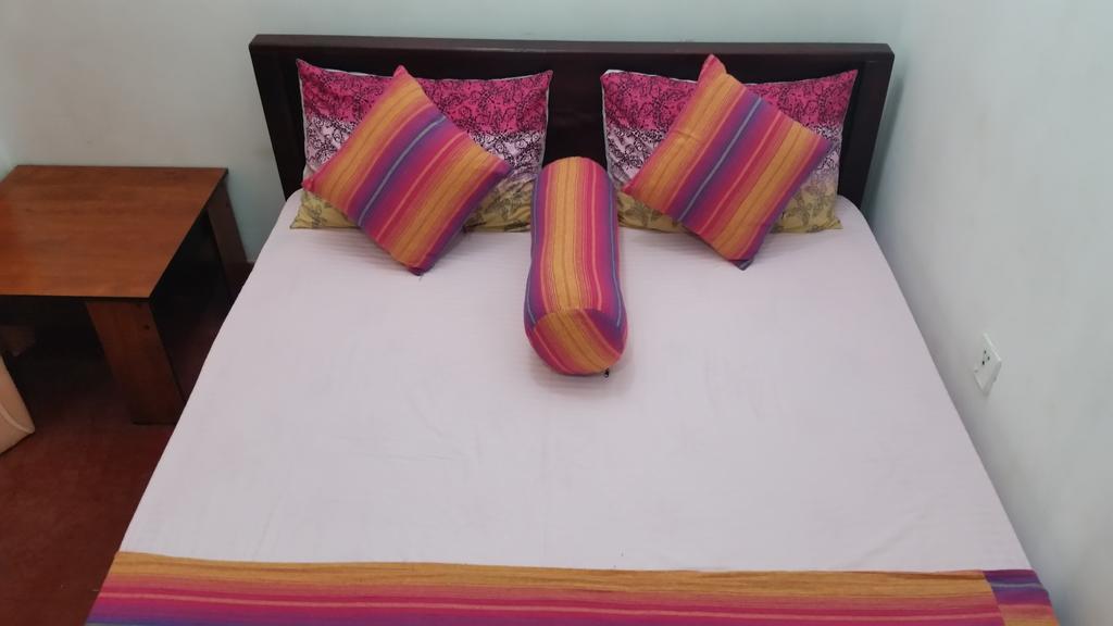 Bevary City Hotel Anuradhapura Buitenkant foto