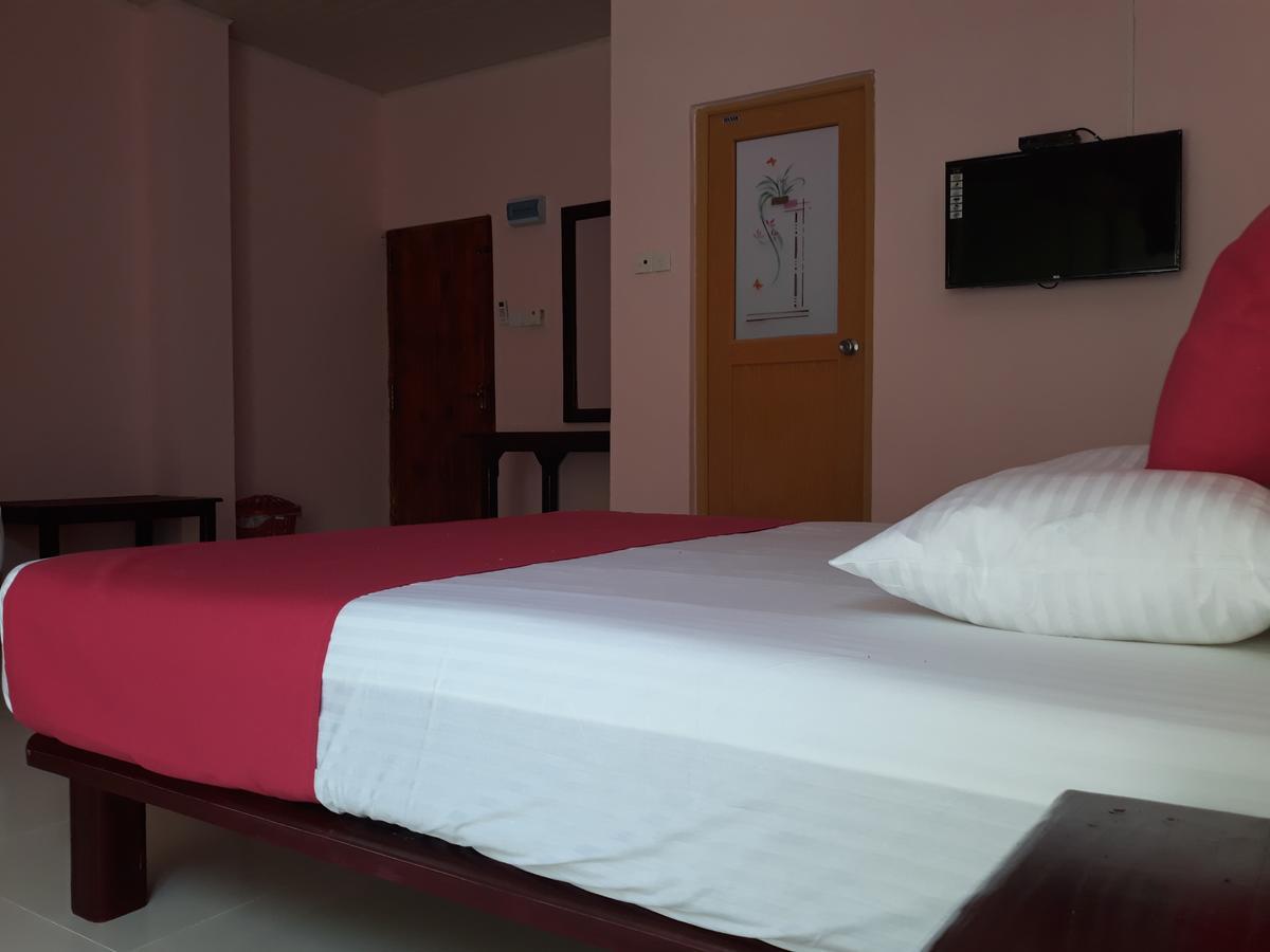 Bevary City Hotel Anuradhapura Buitenkant foto
