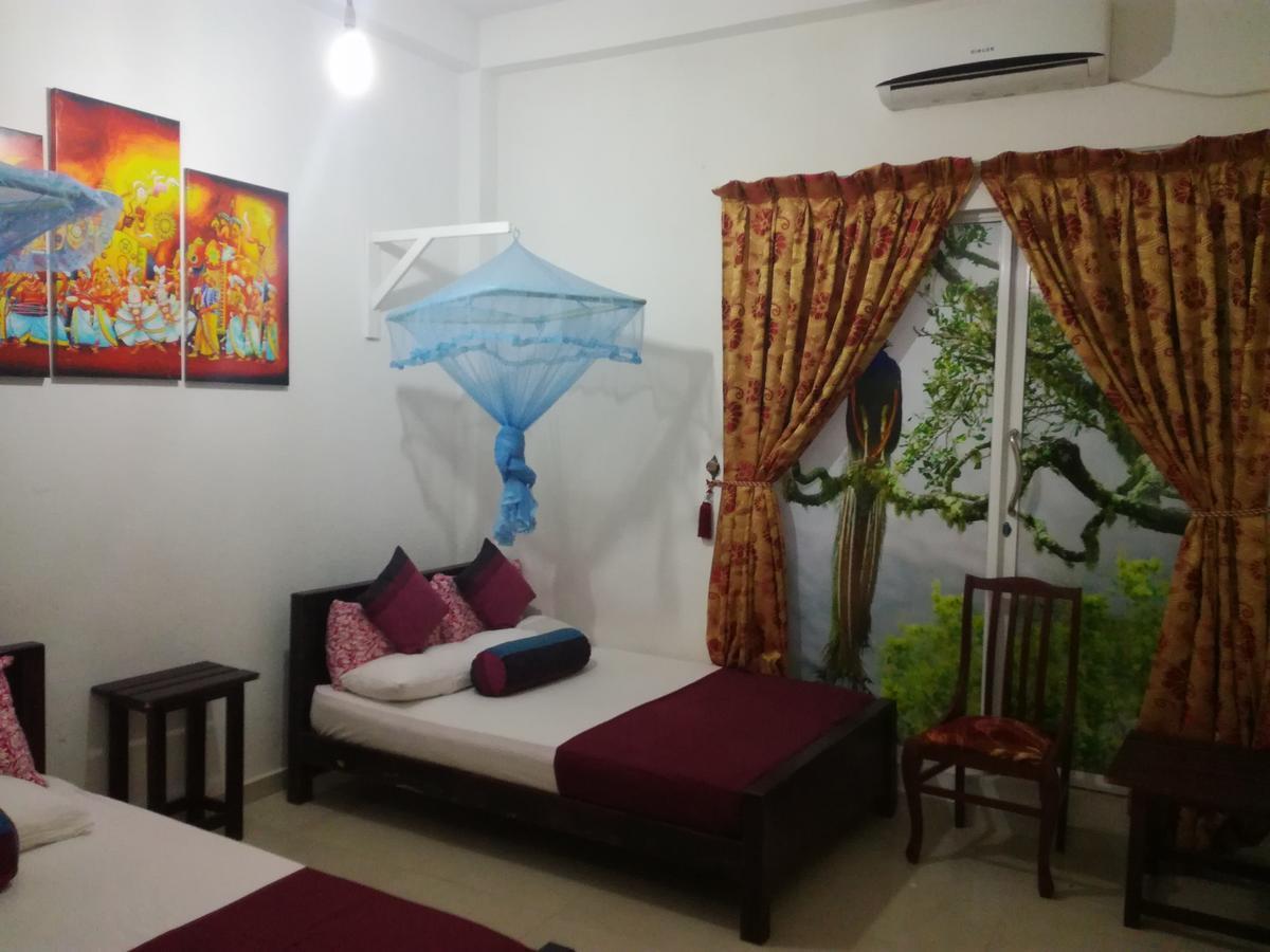 Bevary City Hotel Anuradhapura Buitenkant foto