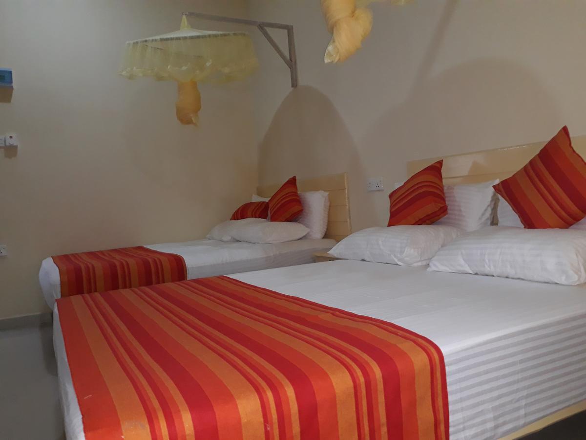 Bevary City Hotel Anuradhapura Buitenkant foto