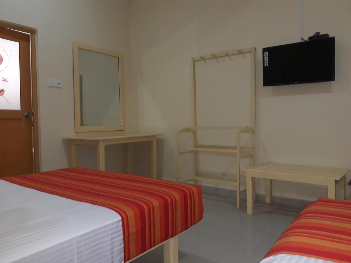 Bevary City Hotel Anuradhapura Buitenkant foto