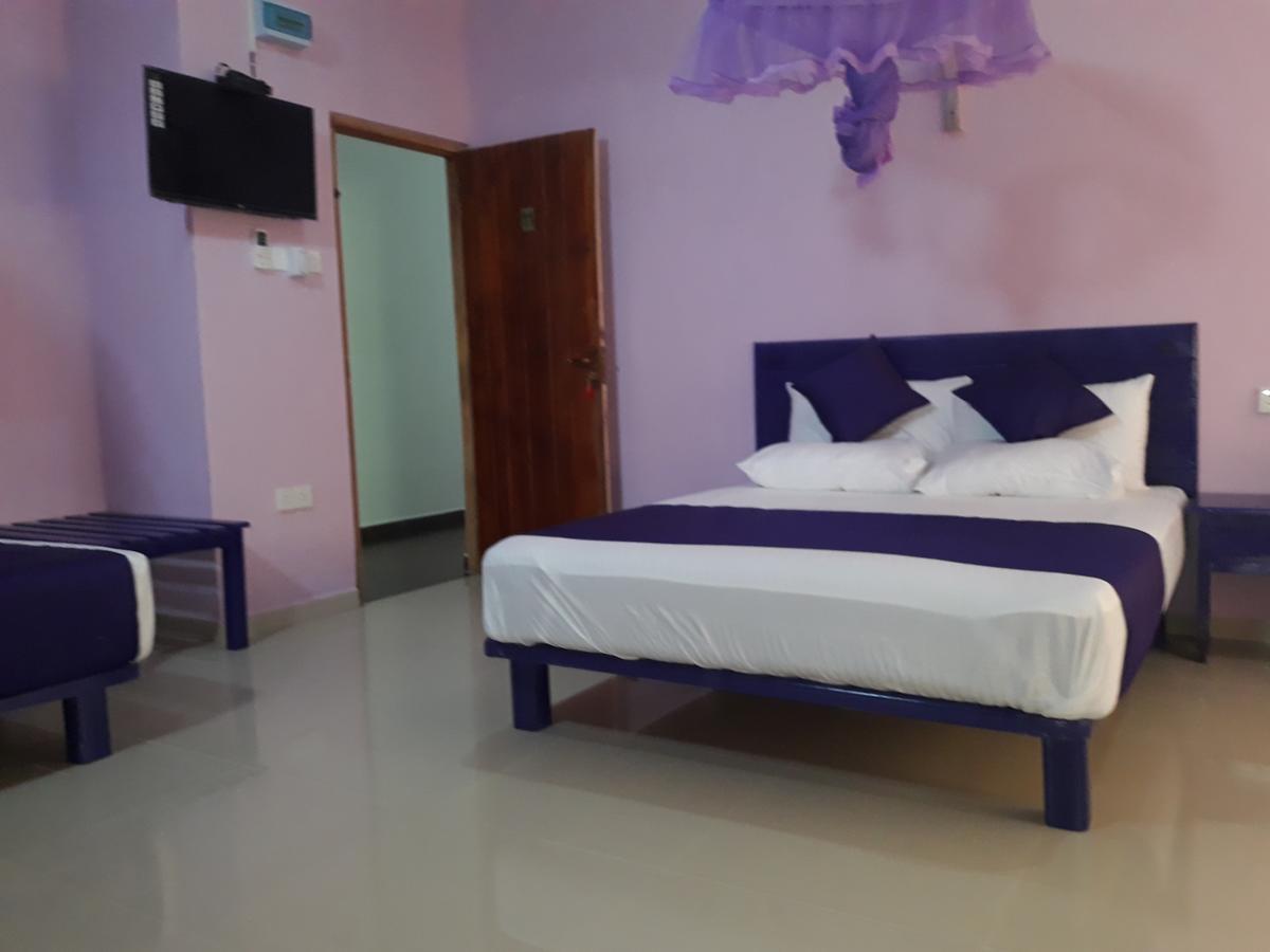 Bevary City Hotel Anuradhapura Buitenkant foto