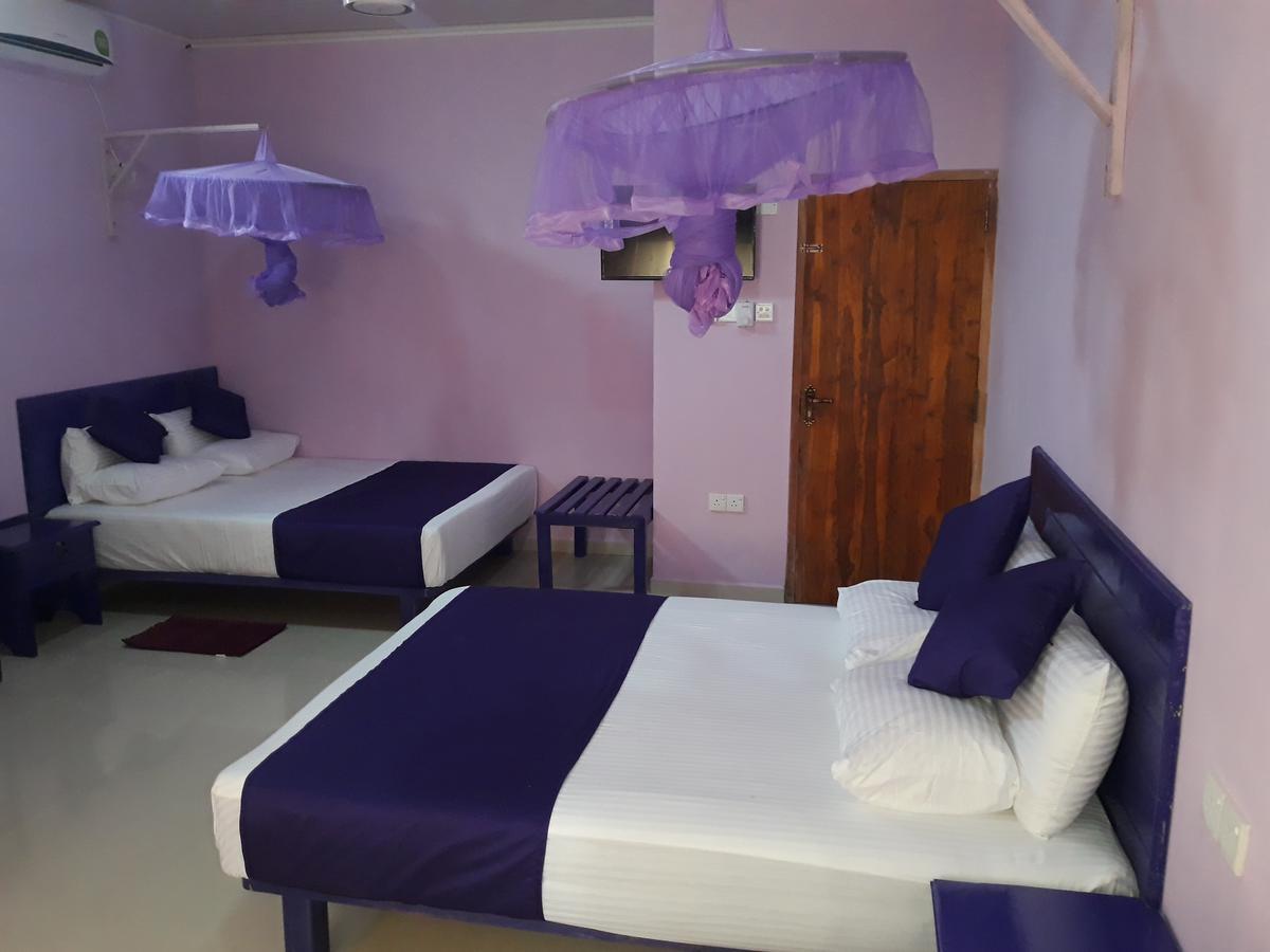 Bevary City Hotel Anuradhapura Buitenkant foto