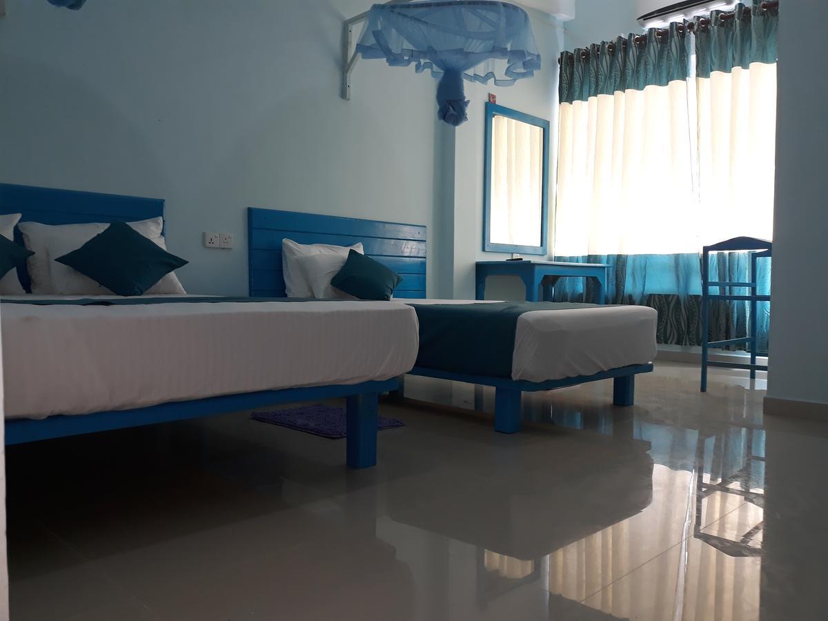 Bevary City Hotel Anuradhapura Buitenkant foto