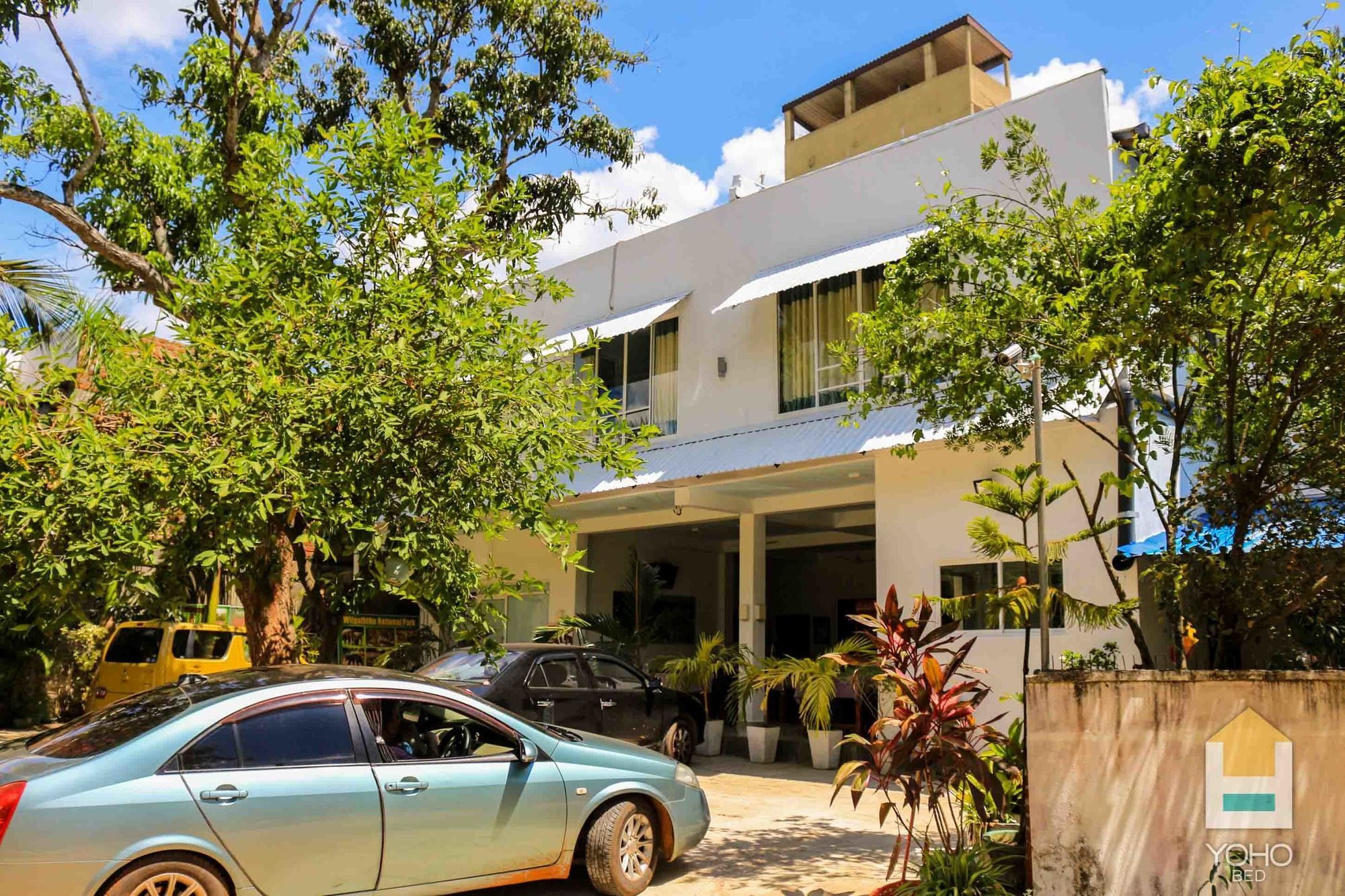 Bevary City Hotel Anuradhapura Buitenkant foto